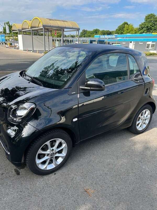 Schwarz Gebraucht 2016 Smart ForTwo Coupé Passion Coupé | 8.900 € (Superpreis) - Bild 1/4
