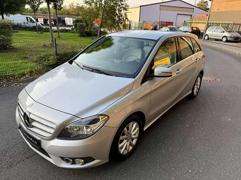 Gebraucht Mercedes B180 122 PS (89 kW) 2013 Polarsilber Van / Kleinbus