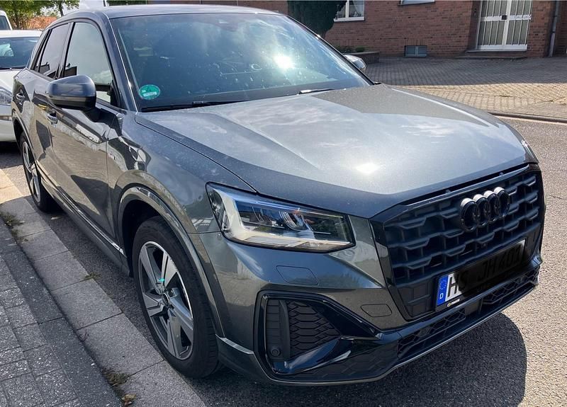 Grau Gebraucht 2022 Audi Q2 S-Line SUV | 28.500 € (Superpreis) - Bild 1/4