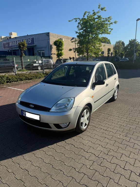 Silber Gebraucht 2002 Ford Fiesta Trend Kleinwagen | 1.299 € (Fairer Preis) - Bild 1/4