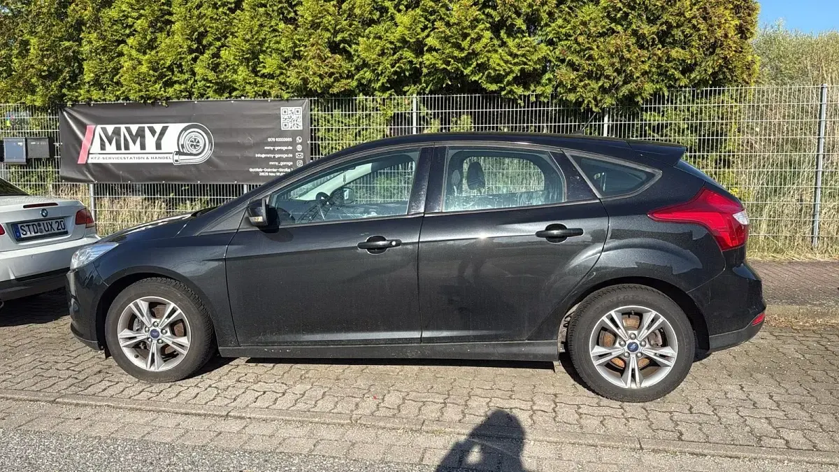 Begagnad Ford Focus 101 HK (74 kW) 2014 Svart Sedan