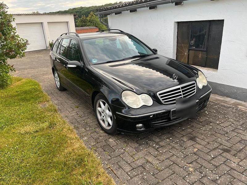 Schwarz Gebraucht 2006 Mercedes C200 Avantgarde Kombi | 2.800 € - Bild 1/2