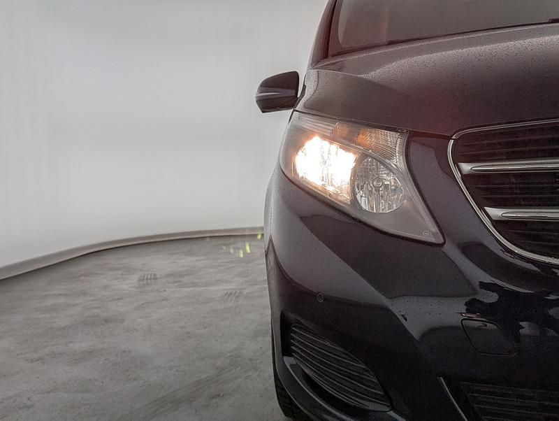 Gebraucht Mercedes V220 163 PS (119 kW) 2019 Cavansitblau Van / Kleinbus