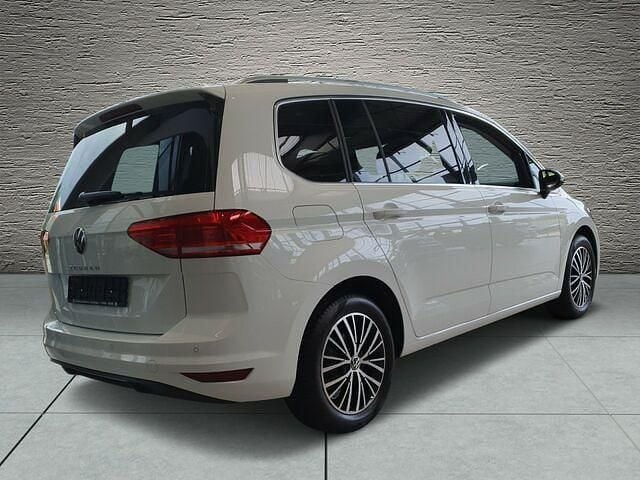 Gebraucht VW Touran Highline 150 PS (110 kW) 2022 Weiß Van / Kleinbus