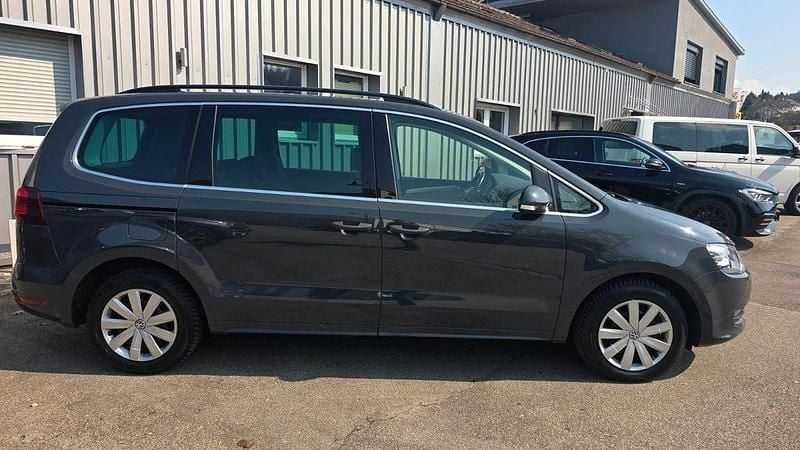 Gebraucht VW Sharan Comfortline 177 PS (130 kW) 2019 Grau Van / Kleinbus