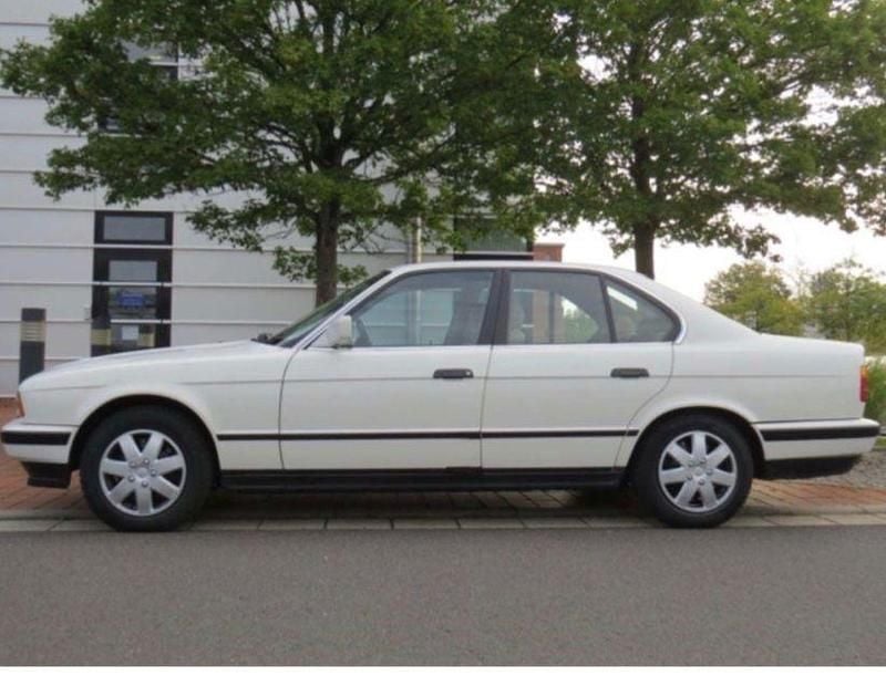 Używany BMW 520 150 KM (110 kW) 1990 Biały Sedan/Limuzyna