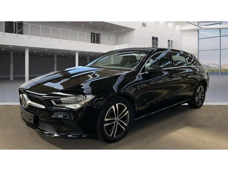 Schwarz Gebraucht 2023 Mercedes CLA200 Shooting Brake Kombi | 26.980 € (Superpreis) - Bild 1/3