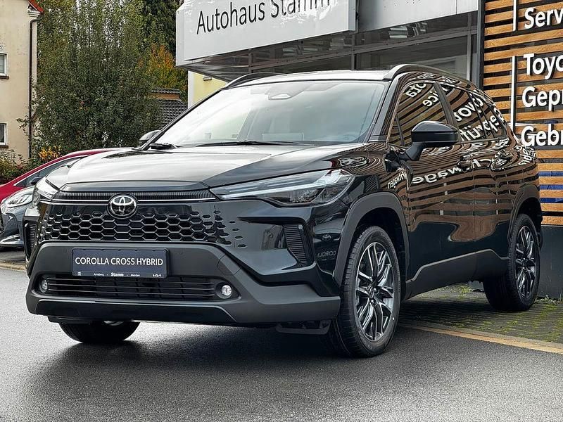 Neu Toyota Corolla Cross 178 PS (130 kW) 2025 Schwarz SUV