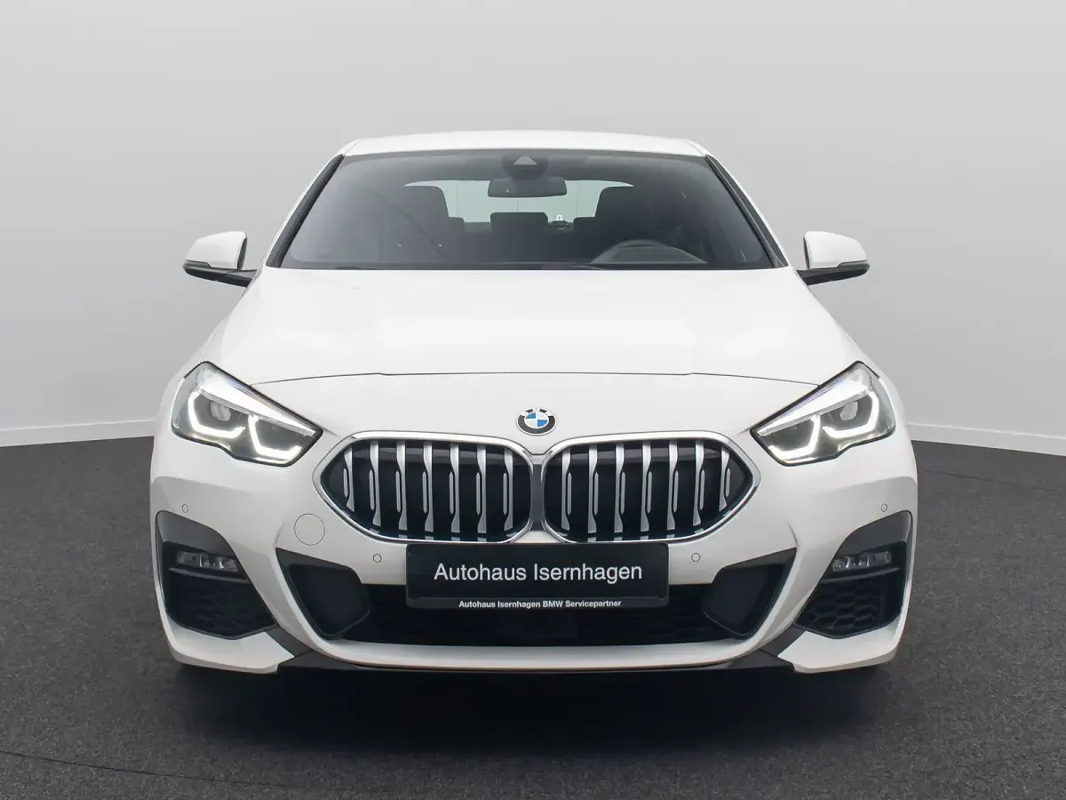 Gebraucht BMW 220 M Sport 190 PS (139 kW) 2023 Alpinweiã uni300 Limousine