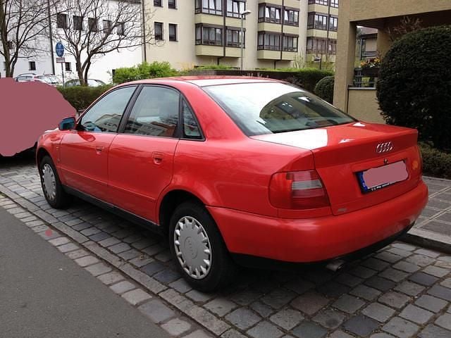 Gebraucht Audi A4 101 PS (74 kW) 1997 Rot Limousine