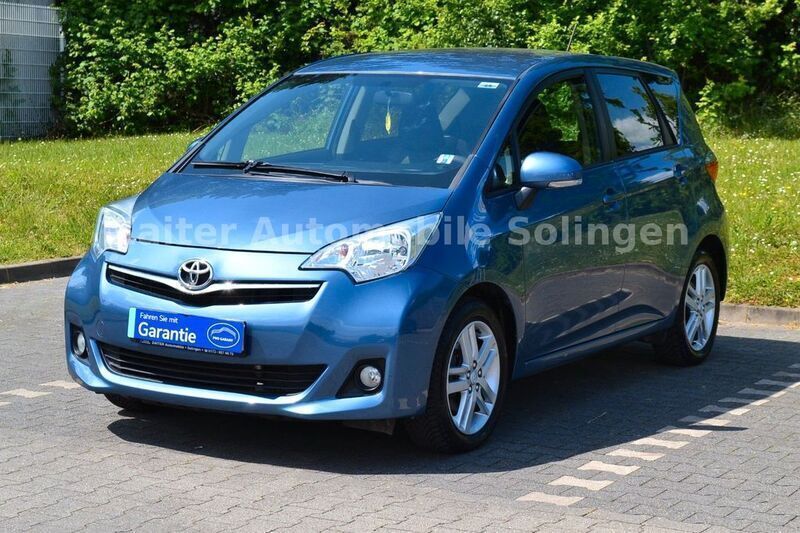 Blau Gebraucht 2014 Toyota Verso-S Club Van / Kleinbus | 6.990 € (Guter Preis) - Bild 1/4