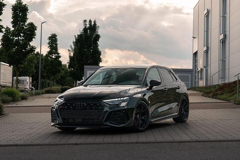 Schwarz Gebraucht 2024 Audi RS3 Ambiente Kleinwagen | 62.900 € (Fairer Preis) - Bild 1/4