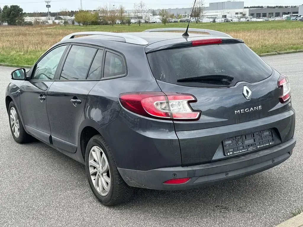 Gebraucht Renault Mégane LIMITED 116 PS (85 kW) 2015 Grau Limousine