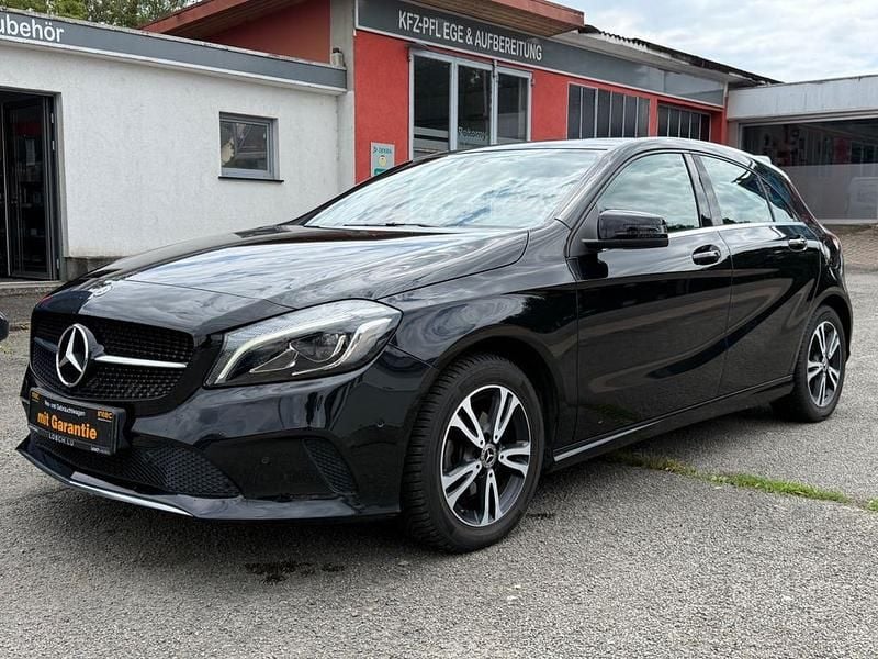 Schwarz Gebraucht 2018 Mercedes A180 Limousine | 17.900 € (Guter Preis) - Bild 1/4