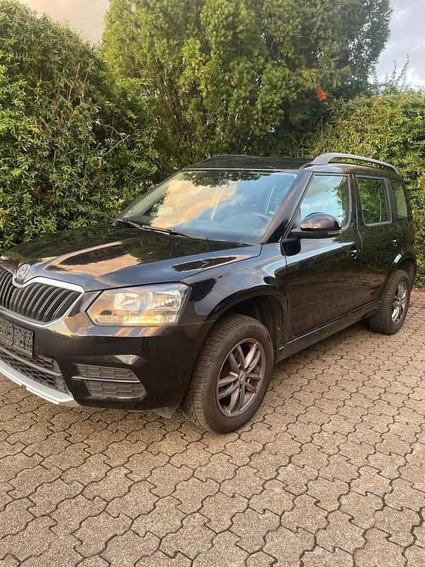 Schwarz Gebraucht 2014 Skoda Yeti Active SUV | 6.499 € - Bild 1/4