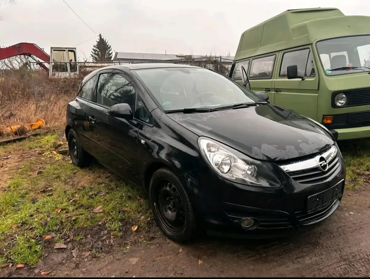 Usata Opel Corsa 70 CV (51 kW) 2007 Nero Utilitaria