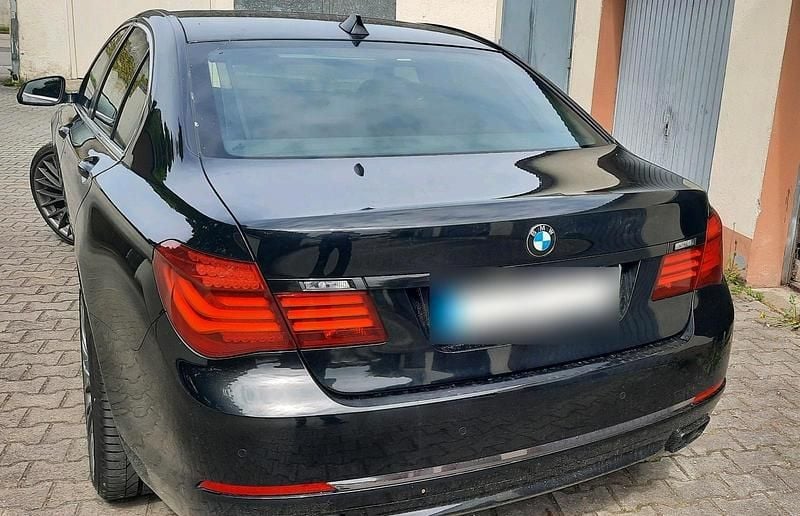 Second-hand BMW 740 313 CP (230 kW) 2013 Negru Berlinǎ