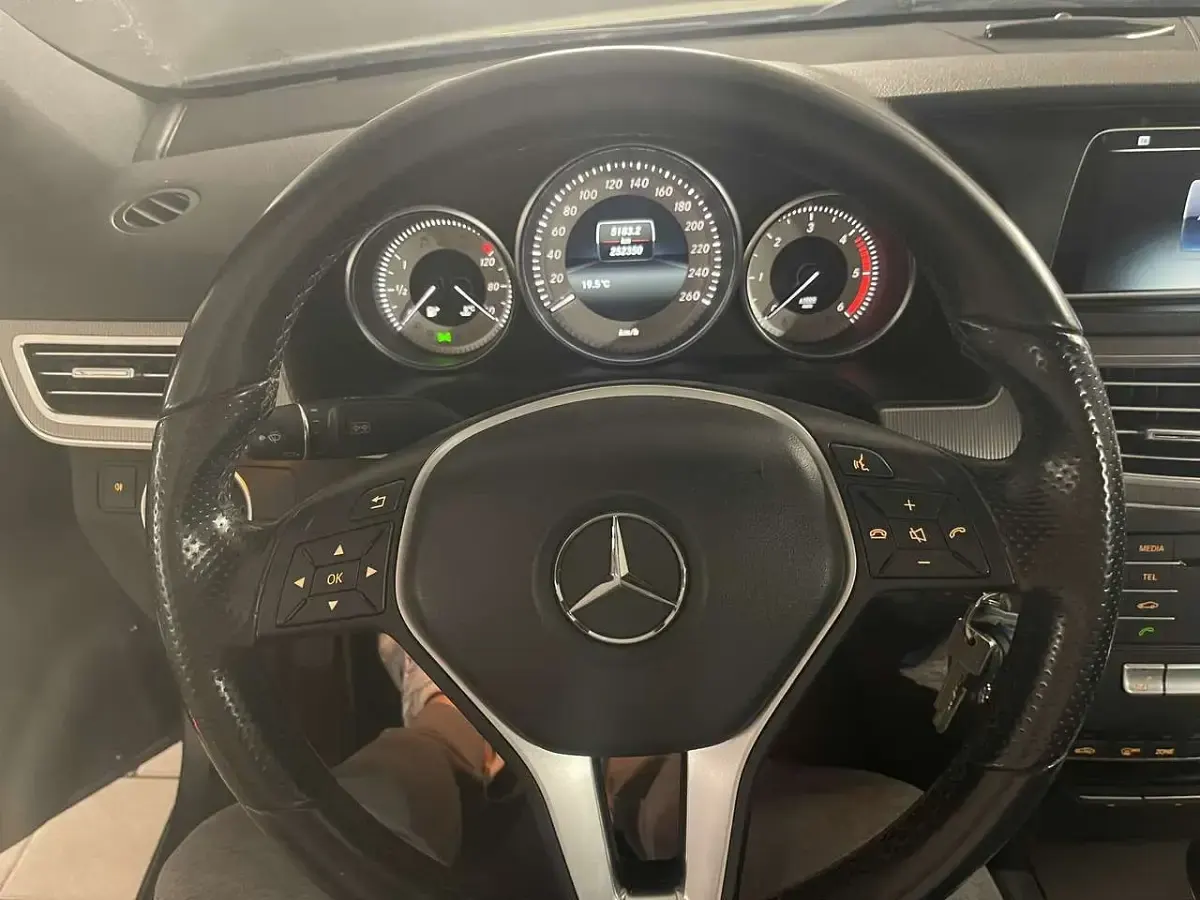 Gebraucht Mercedes E200 Avantgarde 136 PS (100 kW) 2016 Limousine