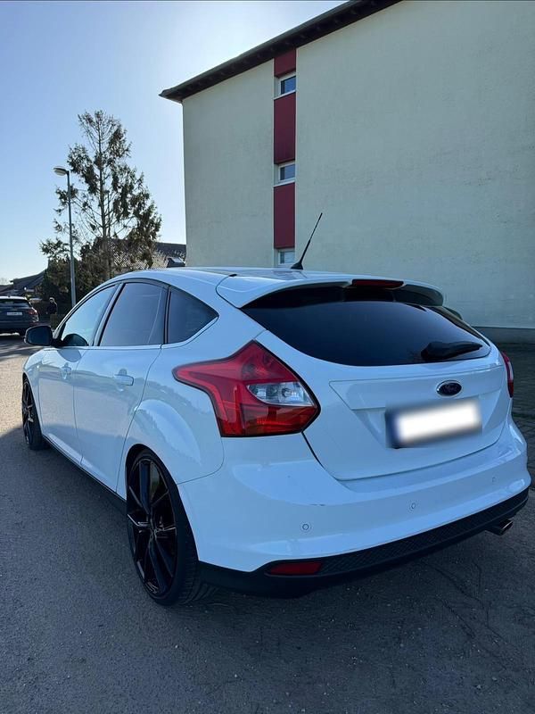 Gebraucht Ford Focus Titanium 150 PS (110 kW) 2011 Weiß Limousine