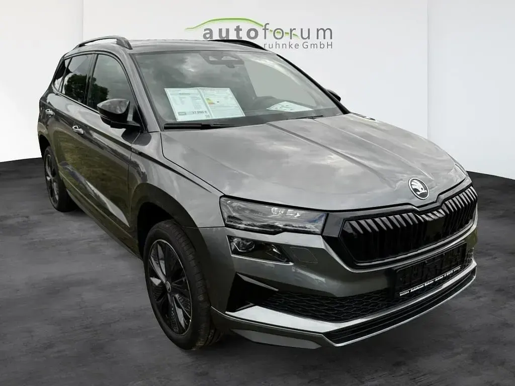 Neu Skoda Karoq SportLine 150 PS (110 kW) 2026 Graphitegrau metallic SUV