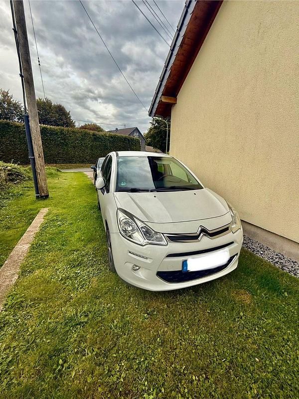 Weiß Gebraucht 2017 Citroën C3 Kleinwagen | 5.700 € (Guter Preis) - Bild 1/4