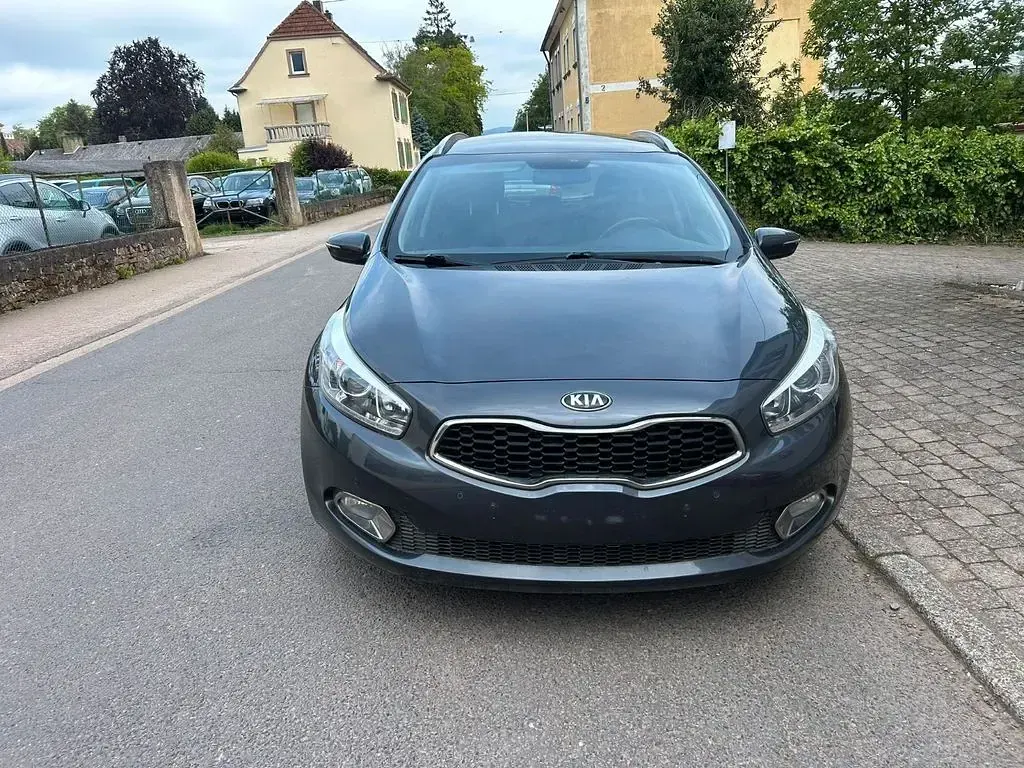 Gebraucht Kia Ceed 110 PS (80 kW) 2015 Grau Kleinwagen