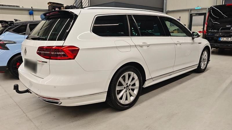 Gebraucht VW Passat R-line 239 PS (175 kW) 2016 Weiß Kombi