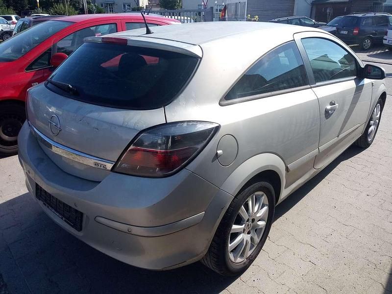Gebraucht Opel Astra GTC 105 PS (77 kW) 2006 Silber Coupé