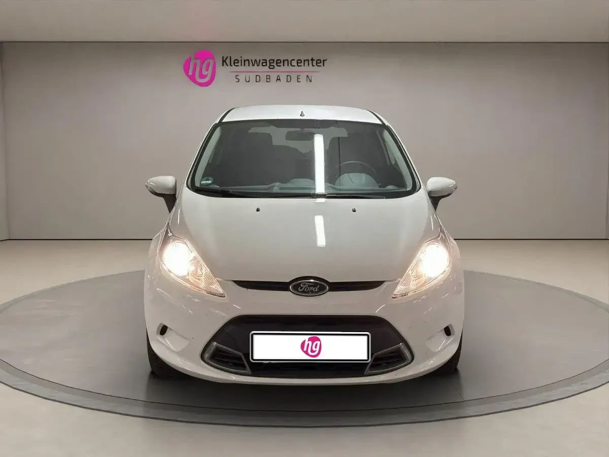 Gebraucht Ford Fiesta Trend 60 PS (44 kW) 2009 Frozen white Kleinwagen