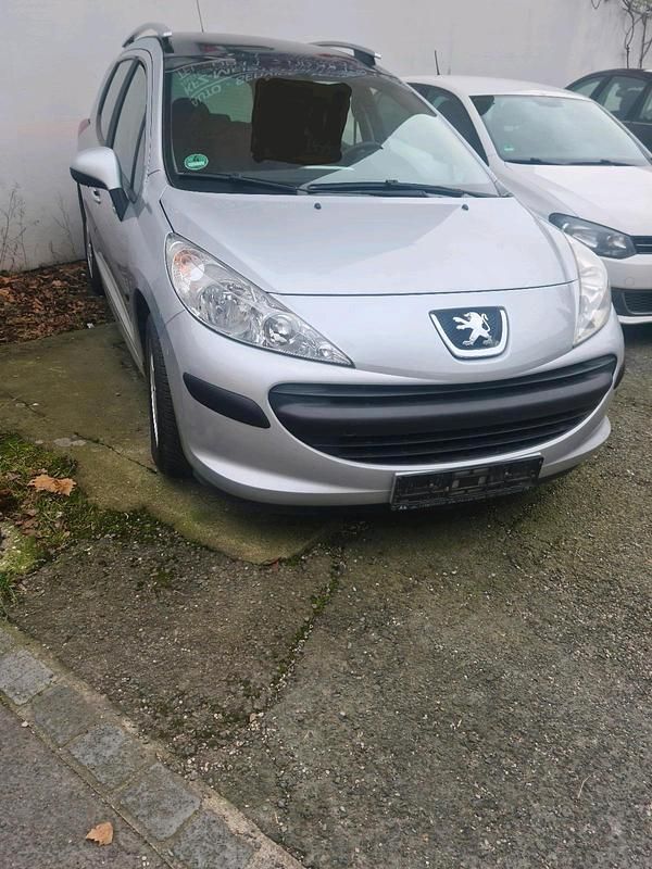 Grau Gebraucht 2008 Peugeot 207 Limousine | 3.600 € - Bild 1/4