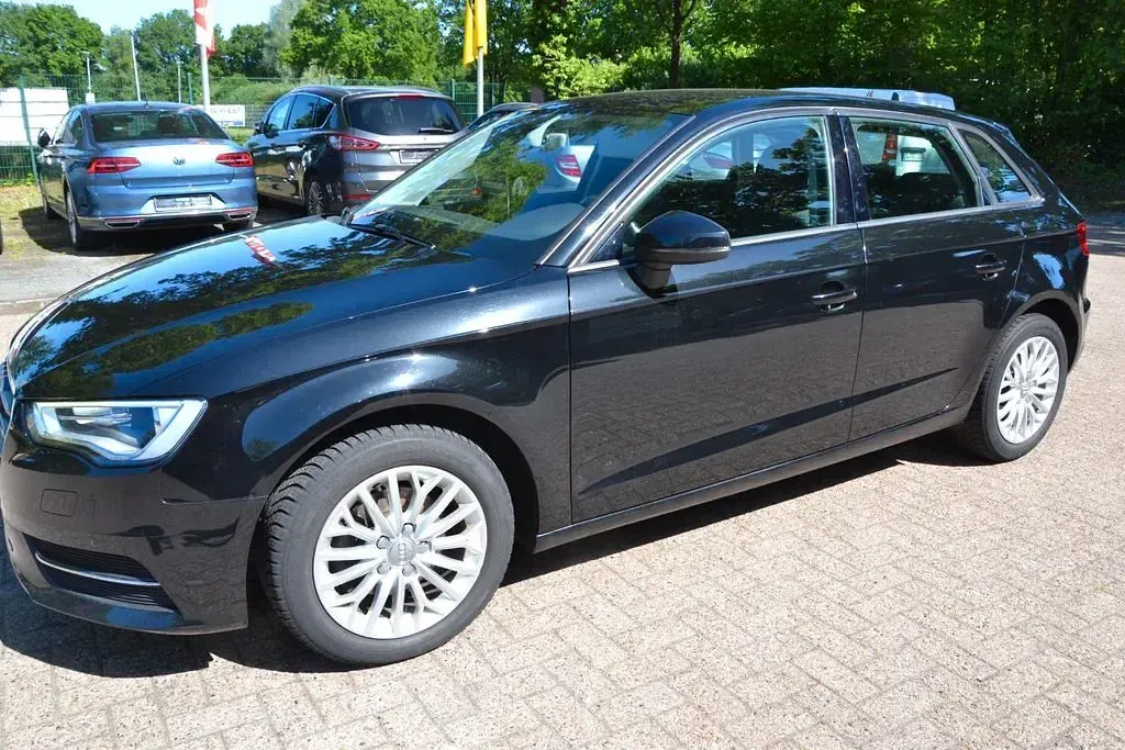 Gebraucht Audi A3 Attraction 110 PS (80 kW) 2016 Schwarz Limousine