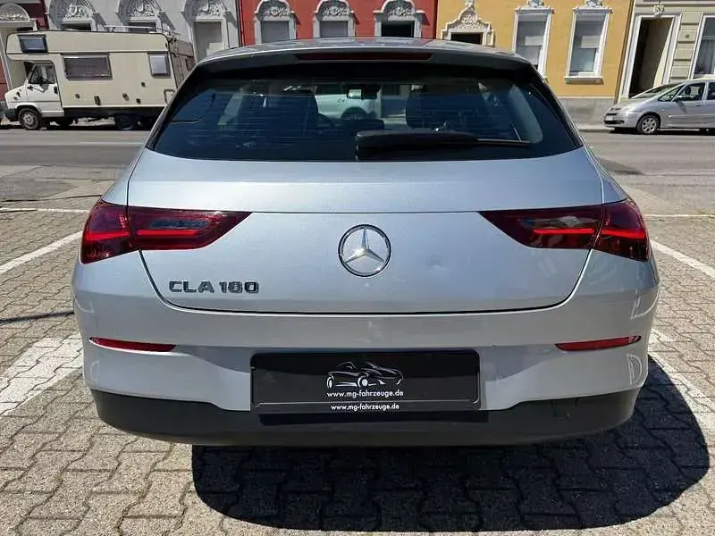 Gebraucht Mercedes CLA180 136 PS (100 kW) 2024 Silber Limousine