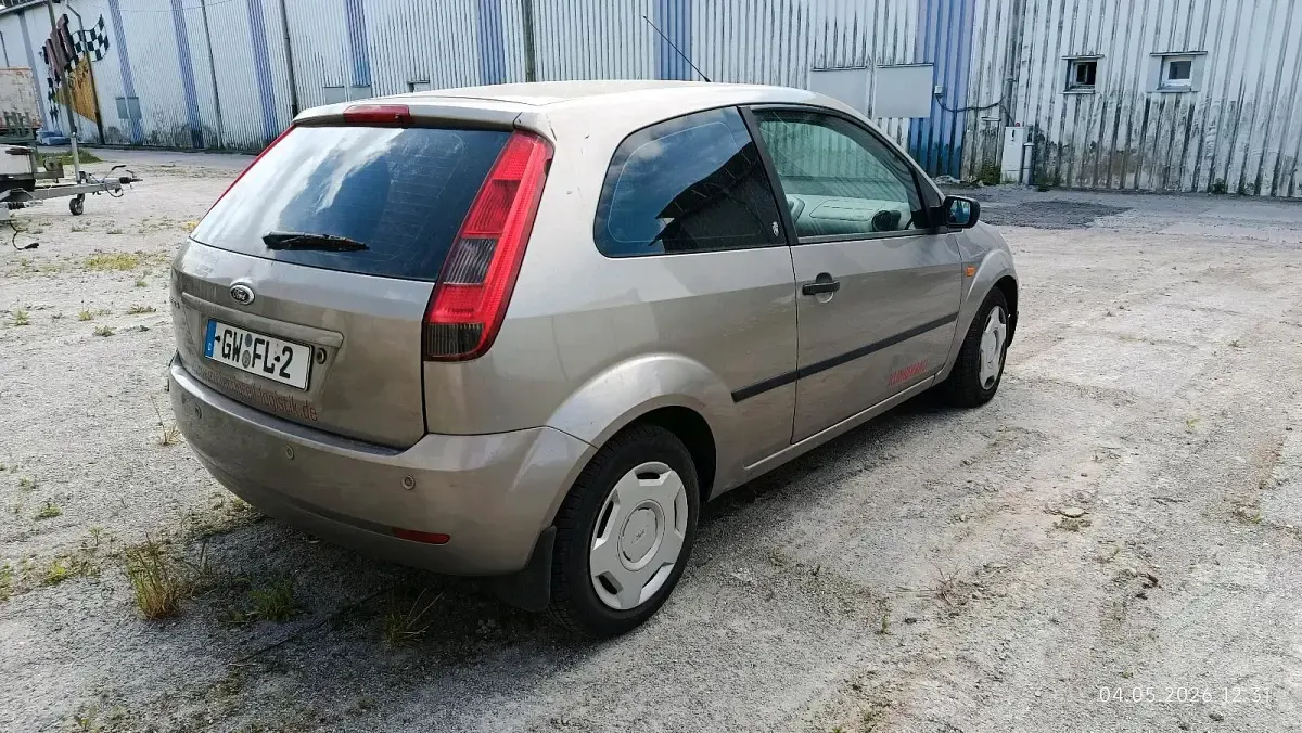 Usata Ford Fiesta 100 CV (73 kW) 2003 Grigio Utilitaria