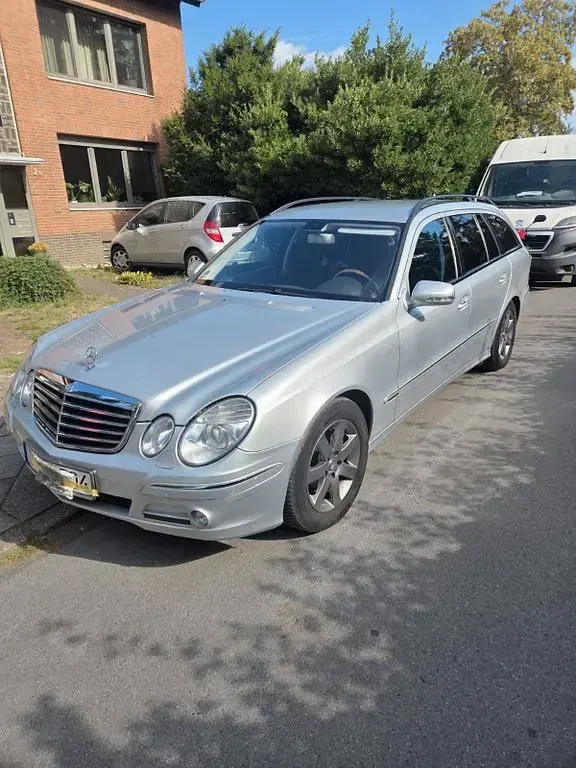 Gebraucht Mercedes E320 Avantgarde 224 PS (164 kW) 2008 Grau Limousine