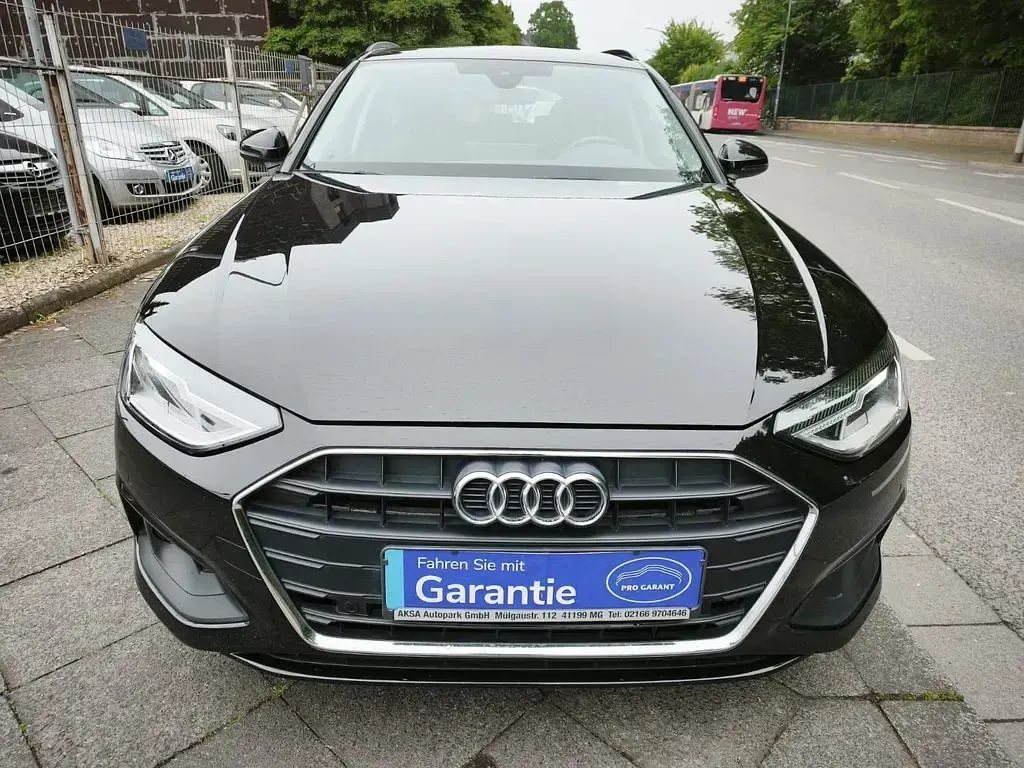 Gebraucht Audi A4 Basis 163 PS (119 kW) 2023 Schwarz Kombi