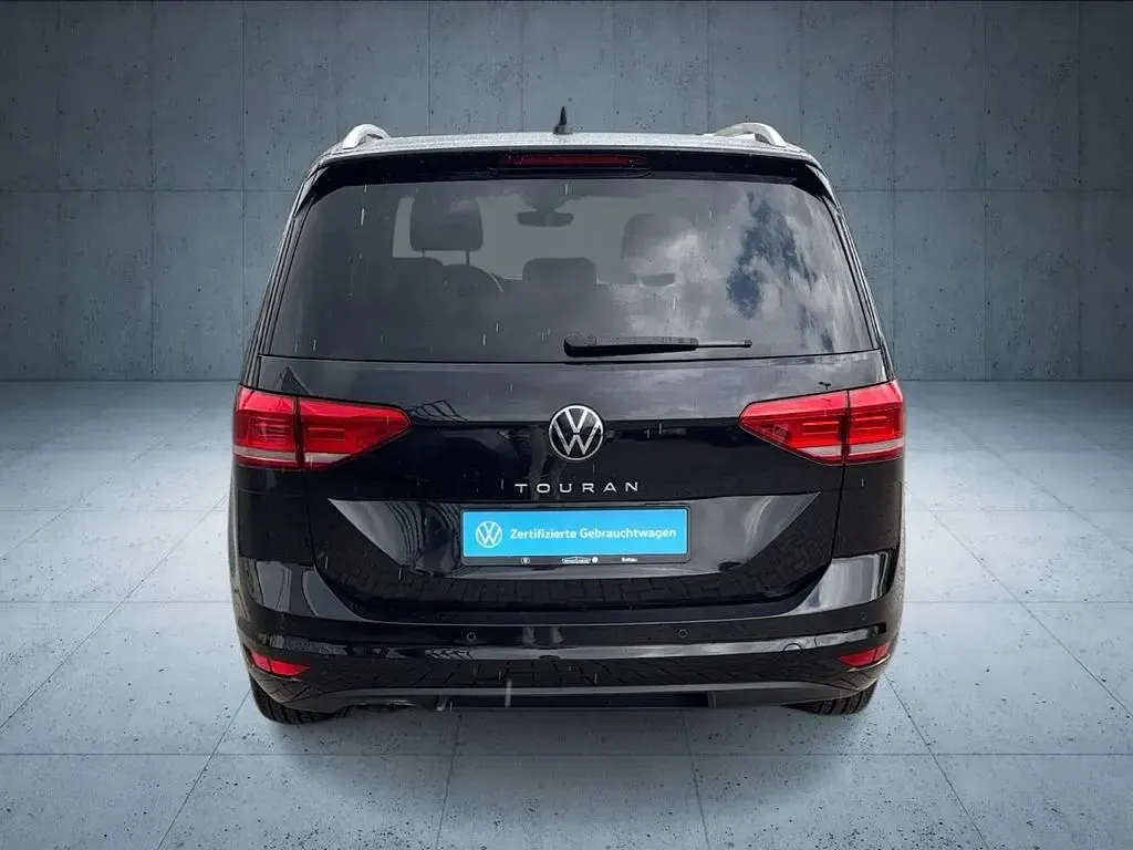 Gebraucht VW Touran Active 150 PS (110 kW) 2023 Schwarz Van / Kleinbus