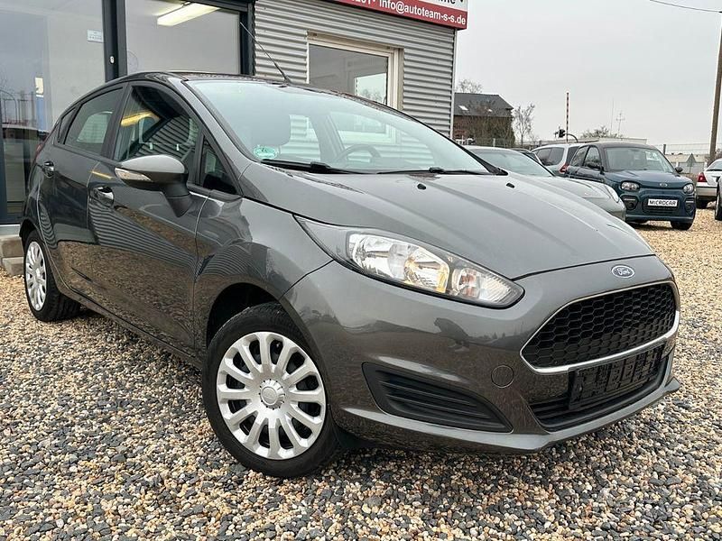 Gebraucht Ford Fiesta Trend 82 PS (60 kW) 2016 Grau Limousine