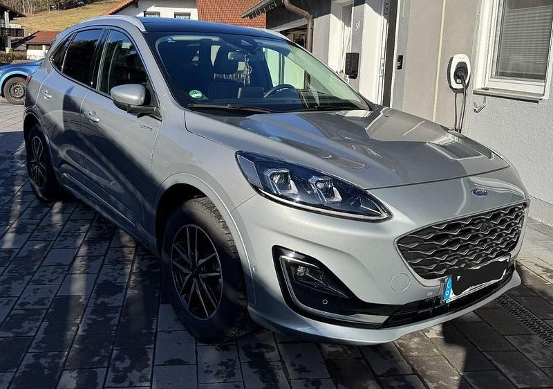 Grau Gebraucht 2022 Ford Kuga Vignale SUV | 24.900 € (Fairer Preis) - Bild 1/4
