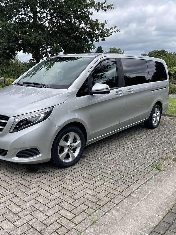 Gebraucht Mercedes V220 Edition 163 PS (119 kW) 2018 Silber Van / Kleinbus
