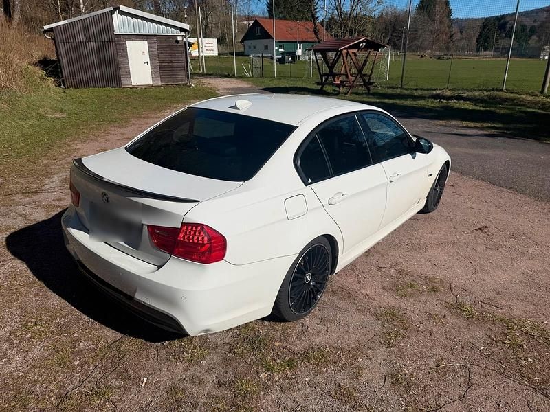 Gebraucht BMW 320 M Sport 184 PS (135 kW) 2011 Weiß Limousine