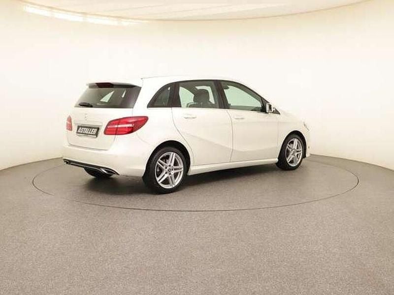 Gebraucht Mercedes B200 Urban 156 PS (114 kW) 2018 Zirrusweiß Van / Kleinbus