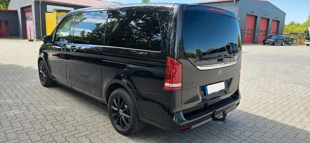 Gebraucht Mercedes V220 190 PS (139 kW) 2022 Schwarz Van / Kleinbus