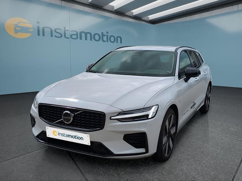 Weiß Gebraucht 2025 Volvo V60 Plus Kombi | 56.049 € (Teuer) - Bild 1/4