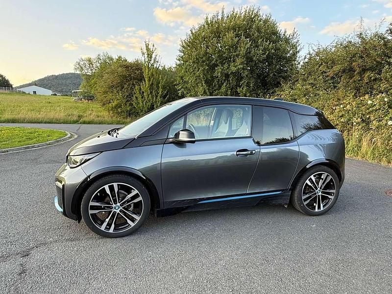 Grau Gebraucht 2021 BMW i3 Sport Line Kleinwagen | 19.000 € (Guter Preis) - Bild 1/4