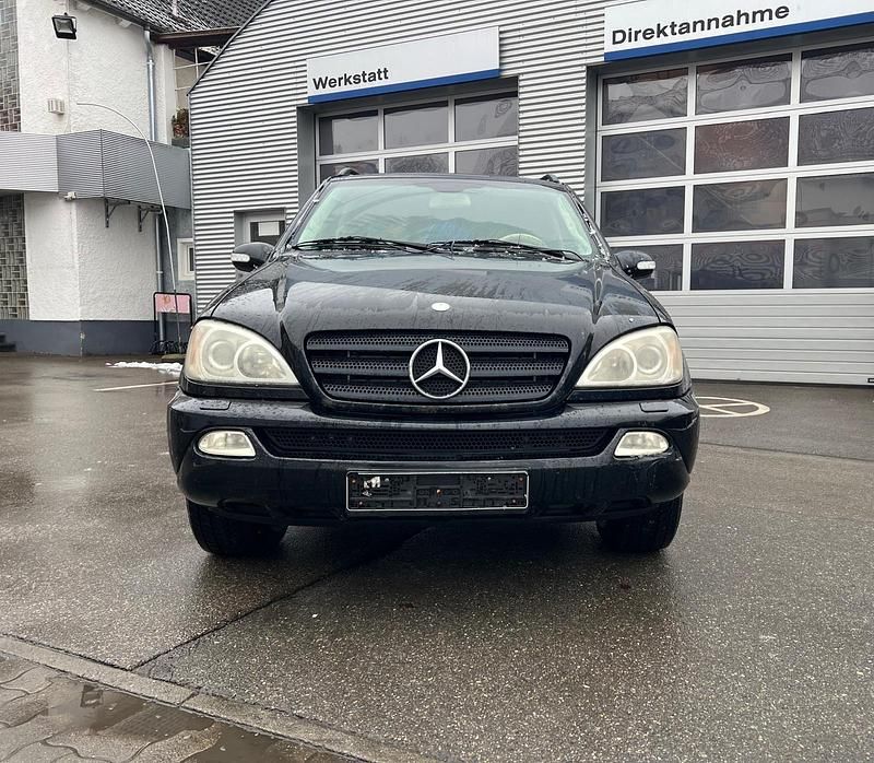 Gebraucht Mercedes ML270 163 PS (119 kW) 2002 Schwarz SUV
