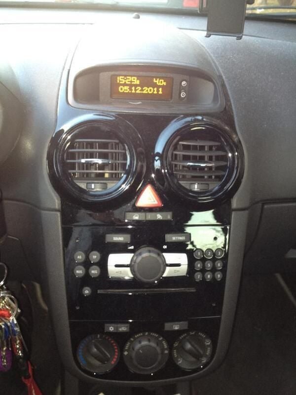 Używany Opel Corsa Edition 118 KM (86 kW) 2010 Czarny Hatchback