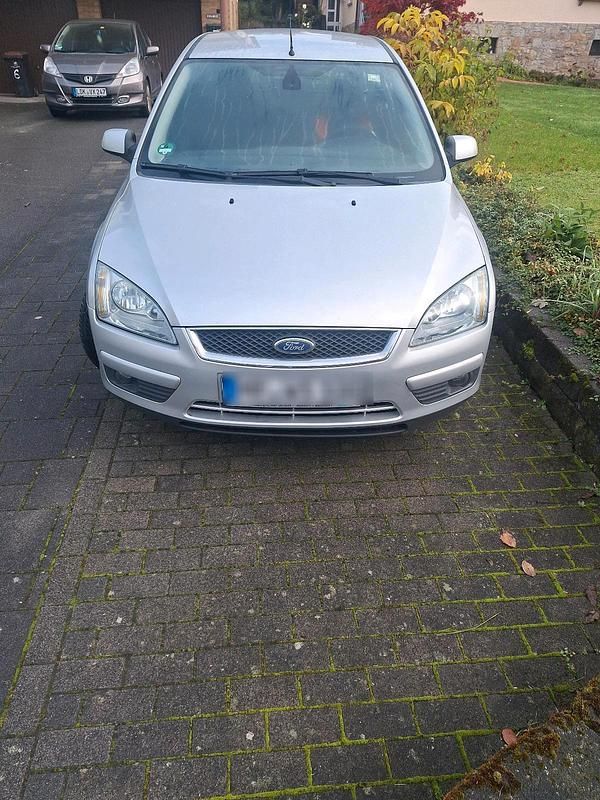 Silber Gebraucht 2006 Ford Focus Limousine | 2.200 € - Bild 1/4