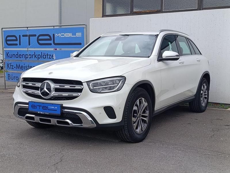 Weiß (diamantweiss) Gebraucht 2021 Mercedes GLC220 SUV | 39.990 € (Fairer Preis) - Bild 1/4