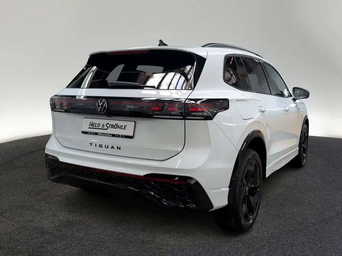 Gebraucht VW Tiguan R-line 272 PS (200 kW) 2025 Pure white SUV