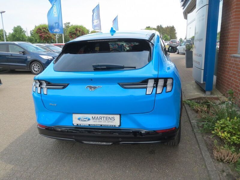 Gebraucht Ford Mustang Mach-E Premium 258 kW (351 PS) 2023 Grabber blue SUV